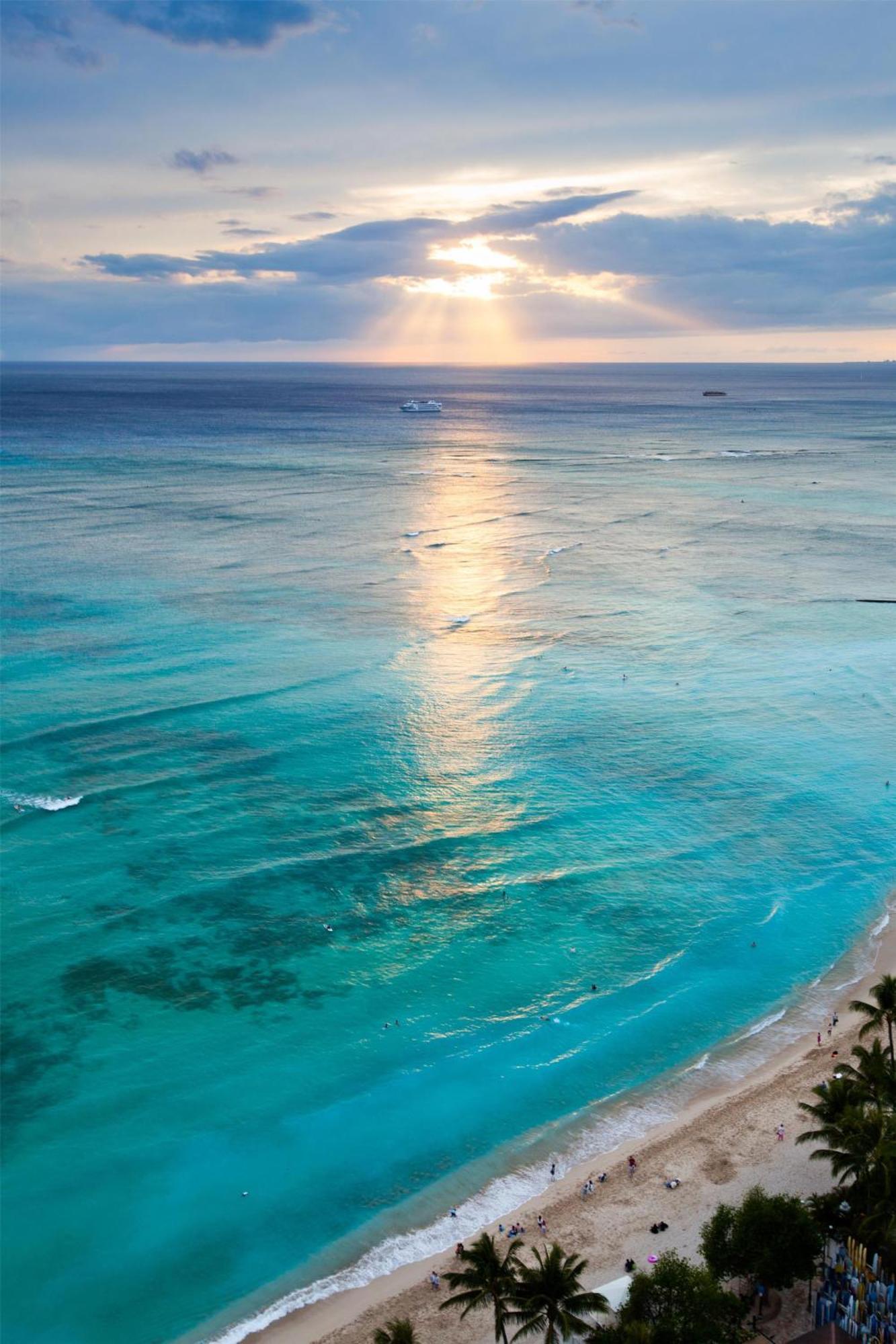 Hyatt Regency Waikiki &